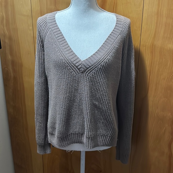 Guess Los Angeles Light Brown V-Neck Sweater With Braided Sleeves M - Picture 1 of 13